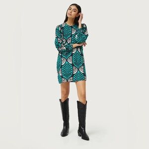 Compañía Fantástica Long Sleeve Leaf Shift Dress